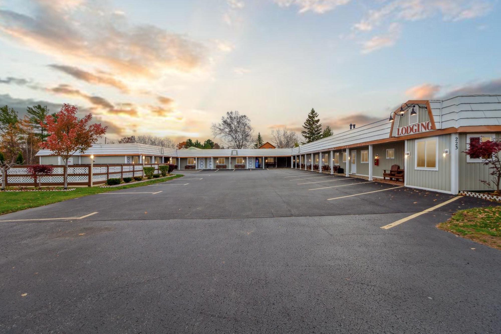 Vindel Motel Mackinaw City Exterior foto